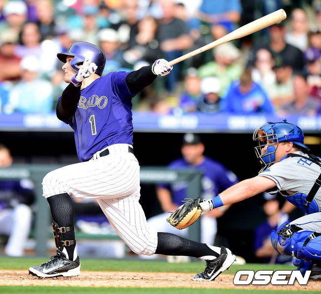 연장 10회말 2사 1루 콜로라도 브랜든 반스가 끝내기 안타를 때리고 있다./youngrae@osen.co.kr