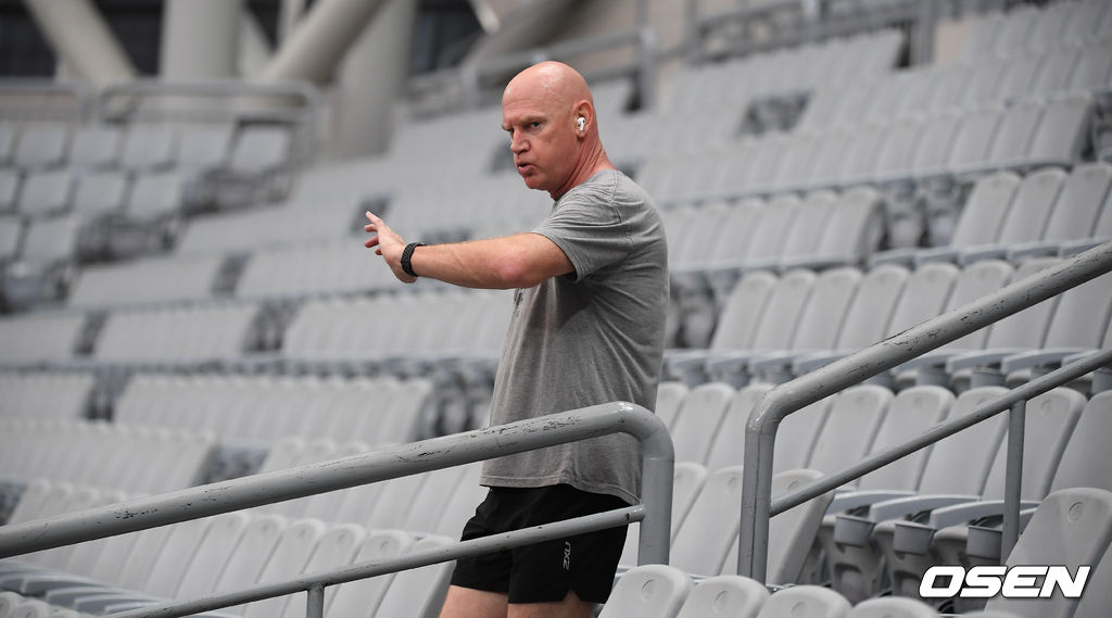 윌리엄스 감독이 러닝을 하고 있다. /soul1014@osen.co.kr