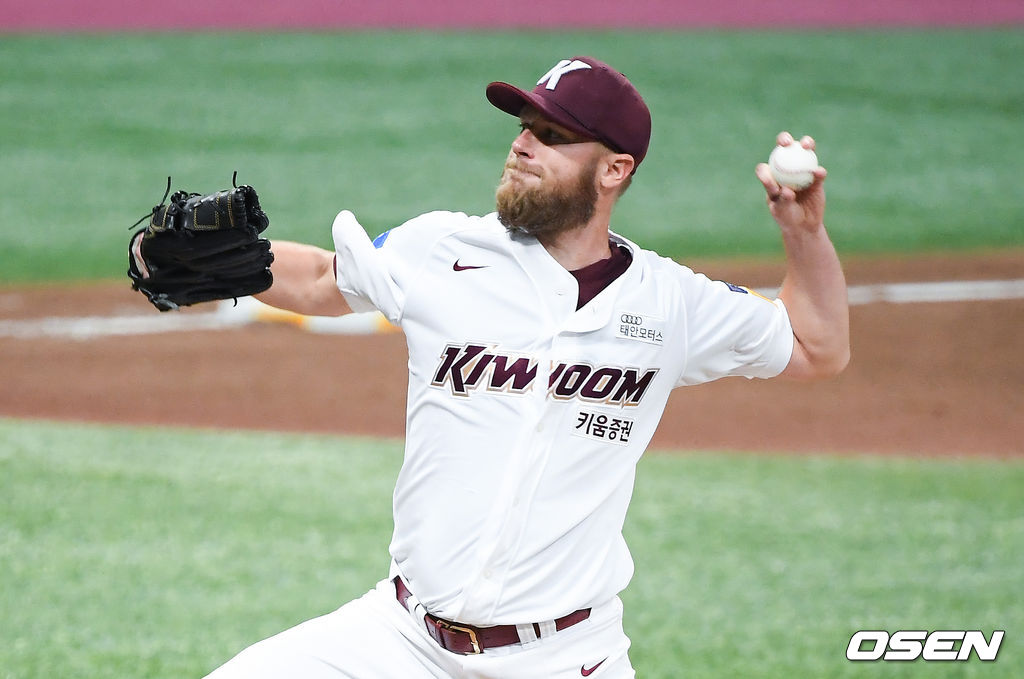 5회초 키움 선발투수 요키시가 역투하고 있다. /soul1014@osen.co.kr