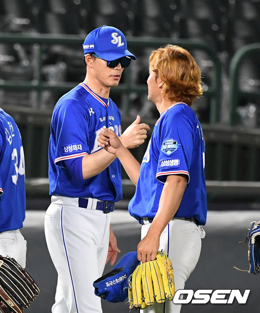 경기를 마치고 삼성 허삼영 감독이 김상수와 승리 하이파이브를 하고 있다. /jpnews@osen.co.kr