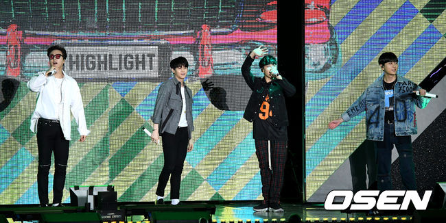 그룹 하이라이트가 6일 오후 서울 상암동 MBC 광장 특설무대에서 열린 'DMC페스티벌 2018' DJ 콘서트 무대를 펼치고 있다. /dreamer@osen.co.kr