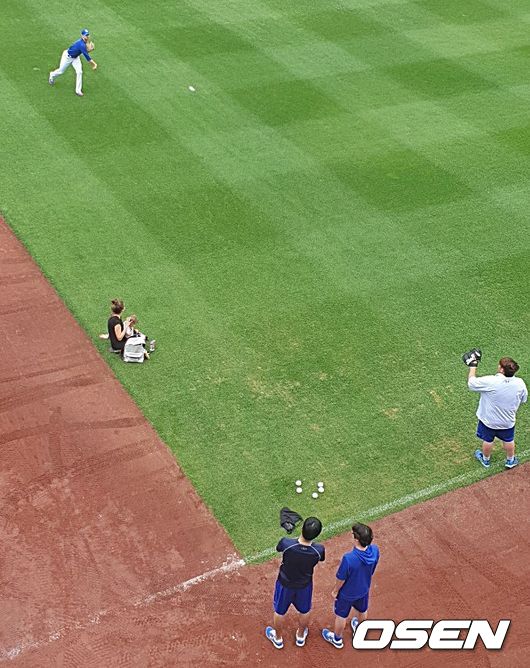 불펜 포수와 캐치볼하는 데이비드 뷰캐넌 /what@osen.co.kr