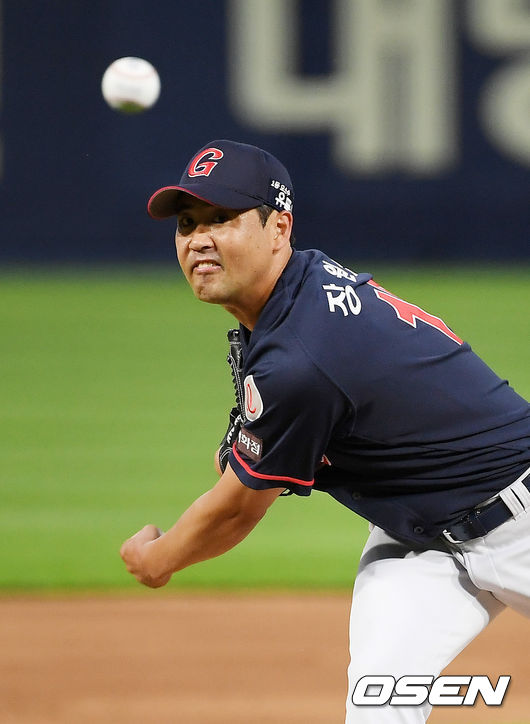 롯데 선발 장원삼이 마운드 위에서 힘차게 공을 뿌리고 있다. / rumi@osen.co.kr