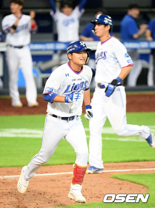 연장 12회말 2사 주자 만루 삼성 김호재가 타석에서 LG 송은범에게 끝내기 밀어내기 볼넷을 얻어내며 출루하고 있다./ rumi@osen.co.kr