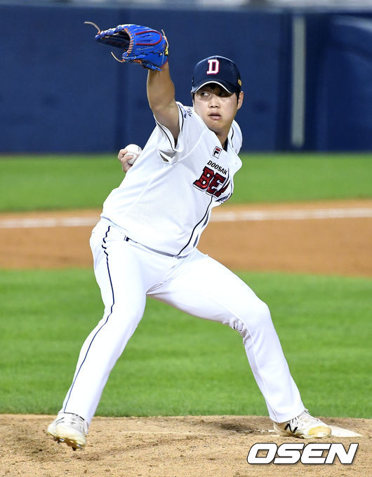 8회초 2사 2, 3루 상황 마운드에 오른 두산 투수 함덕주가 힘차게 공을 뿌리고 있다. / dreamer@osen.co.kr