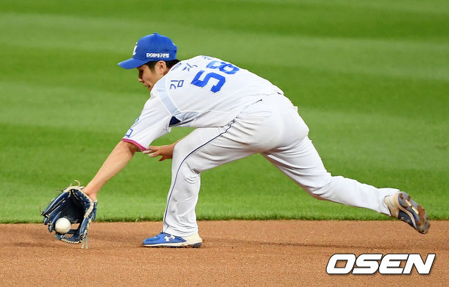 4일 오후 대구 삼성 라이온즈 파크에서 열린 ‘2020 신한은행 SOL KBO리그’ 삼성 라이온즈와 LG 트윈스의 경기, 삼성 김지찬 호수비.