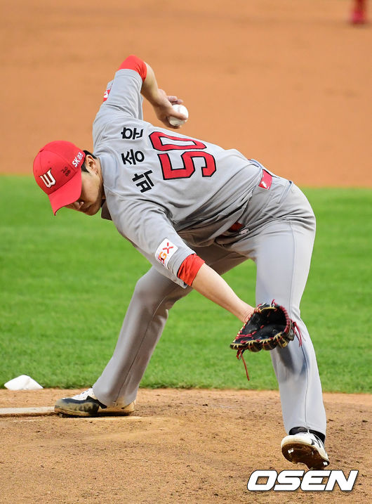 2회말 SK 박종훈이 역투하고 있다. /jpnews@osen.co.kr