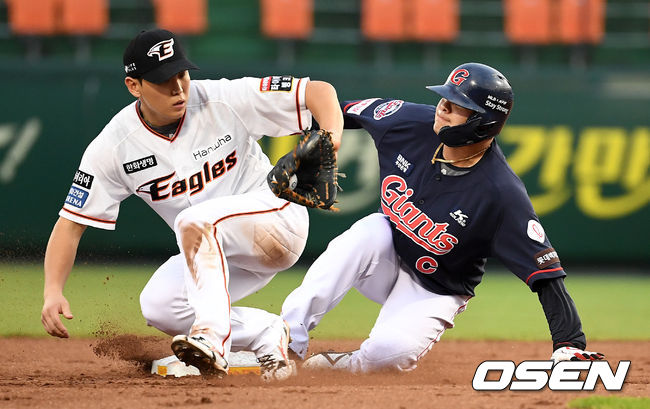 8일 대전 한화생명이글스파크에서 ‘2020 신한은행 SOL KBO리그’ 한화 이글스와 롯데 자이언츠의 경기가 열렸다.4회초 무사 1루 상황 롯데 정훈 타석 때 주자 민병헌이 2루 도루에 성공하고 있다. / dreamer@osen.co.kr
