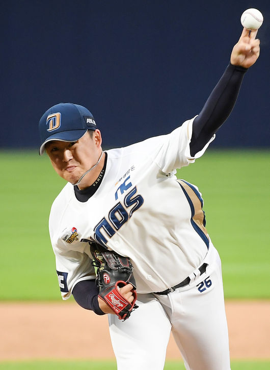 NC 최성영이 마운드 위에서 힘차게 공을 뿌리고 있다./ rumi@osen.co.kr