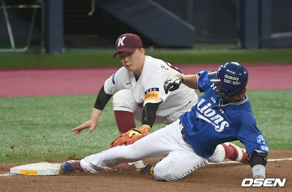 9일 서울 고척스카이돔에서 ‘2020 신한은행 SOL KBO리그’ 키움 히어로즈와 삼성 라이온즈의 경기가 열렸다.5회초 2사 2루 삼성 김상수가 1타점 적시 2루타를 날린 뒤 3루로 진루하고 있다. 결과는 아웃./ks0919@osen.co.kr