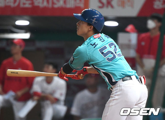 9일 오후 인천 SK행복드림구장에서 '2020 신한은행 SOL KBO리그' SK 와이번스와 NC 다이노스의 경기가 열렸다.7회초 1사 만루 NC 노진혁이 만루 홈런을 때려내고 있다. /youngrae@osen.co.kr