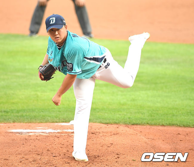 9일 오후 인천 SK행복드림구장에서 '2020 신한은행 SOL KBO리그' SK 와이번스와 NC 다이노스의 경기가 열렸다.1회말 NC 최성영이 역투하고 있다. /youngrae@osen.co.kr