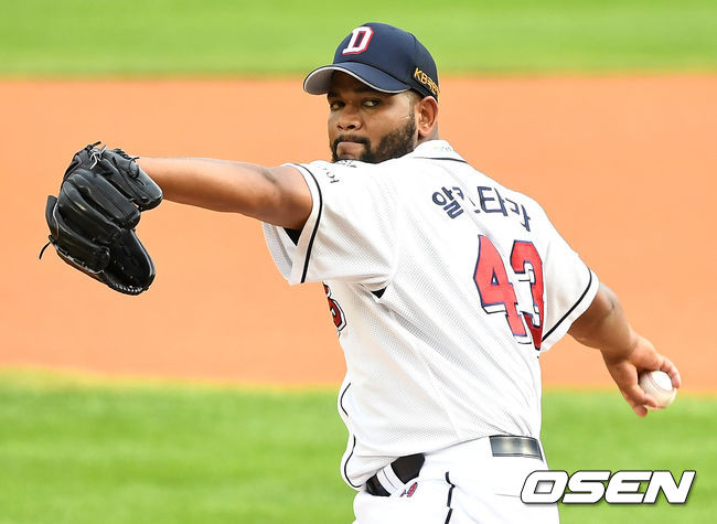 두산 선발 알칸타라가 힘차게 공을 뿌리고 있다. / dreamer@osen.co.kr