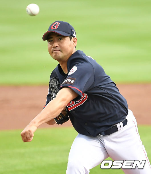 롯데 선발 장원삼이 힘차게 공을 뿌리고 있다. / dreamer@osen.co.kr