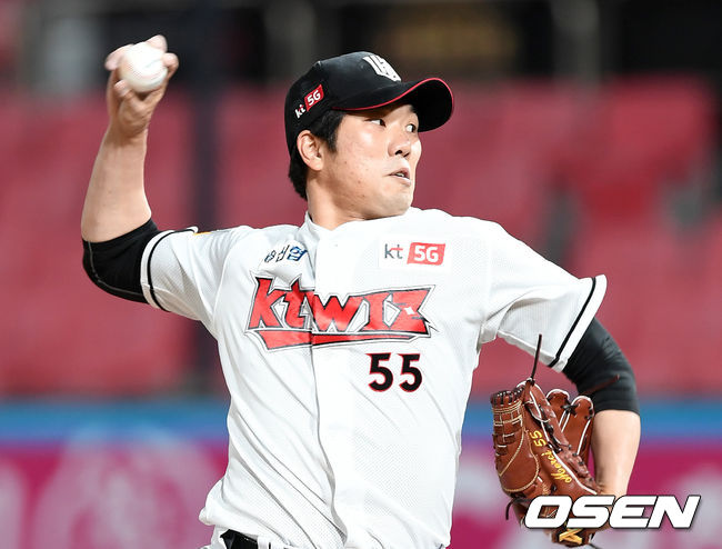 7회초 무사 1,3루에서 KT 유원상이 역투하고 있다. /sunday@osen.co.kr