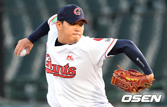 롯데 선발 서준원이 힘차게 공을 뿌리고 있다. / dreamer@osen.co.kr