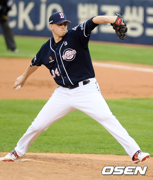 7일 오후 서울 잠실야구장에서 ‘2020 신한은행 SOL KBO리그’ LG 트윈스와 두산 베어스의 경기가 열렸다.1회말 두산 선발투수 플렉센이 공을 뿌리고 있다. /cej@osen.co.kr