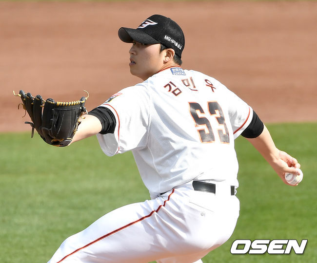 23일 오후 대전 한화생명이글스파크에서 한화 이글스와 KIA 타이거즈의 연습경기가 열렸다.6회말 한화 투수 김민우가 힘차게 공을 뿌리고 있다. / dreamer@osen.co.kr