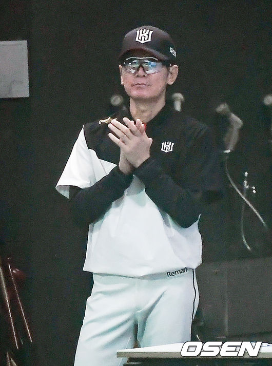 7회말 KT 이강철 감독이 선수들을 독려하고 있다. / soul1014@osen.co.kr