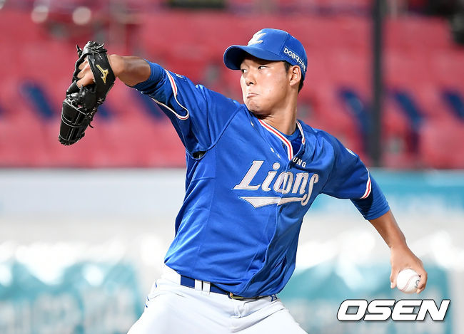 10일 오후 수원 KT위즈파크에서 ‘2020 신한은행 SOL KBO 리그’ KT 위즈와 삼성 라이온즈의 경기가 열렸다.6회말 삼성 이재익이 마운드에 올라 힘차게 공을 뿌리고 있다./ksl0919@osen.co.kr