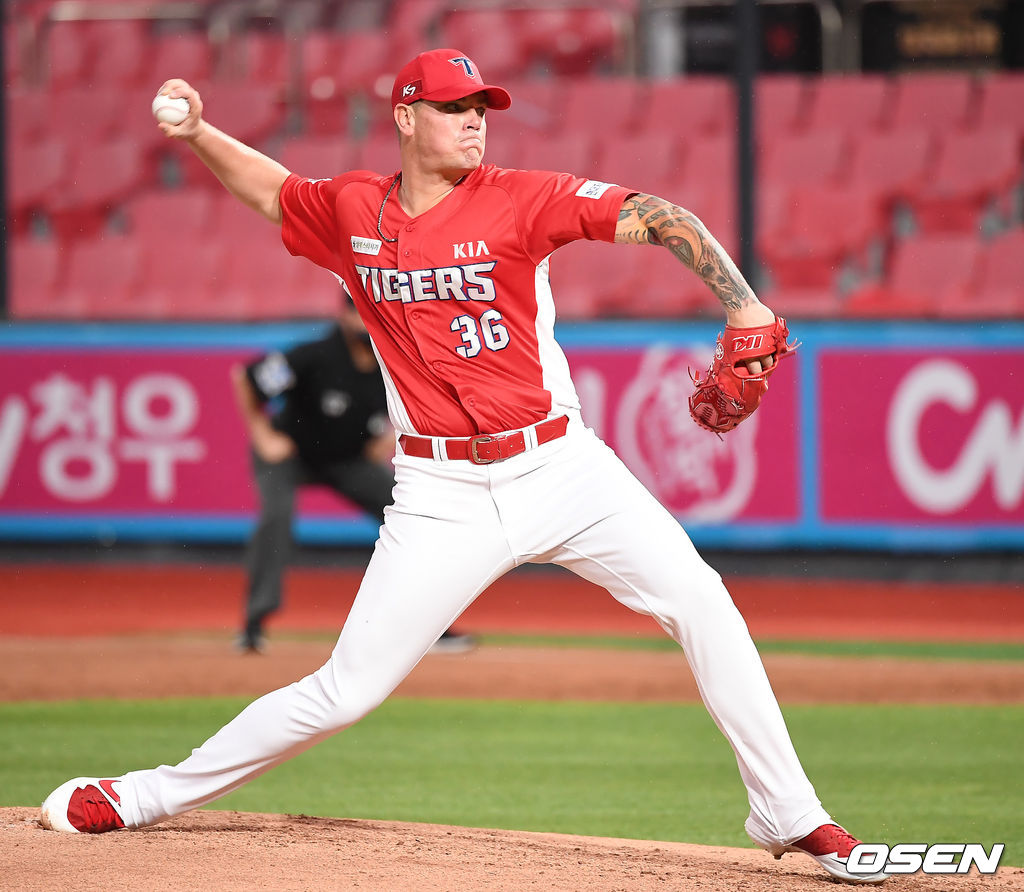 KIA 브룩스가 역투하고 있다. /youngrae@osen.co.kr