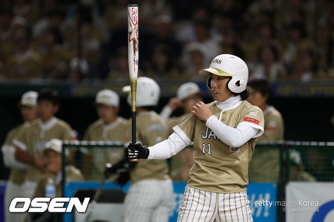 [사진] 타석에서 준비 자세를 취하는 야마다 에리 / ⓒGettyimages(무단전재 및 재배포 금지)