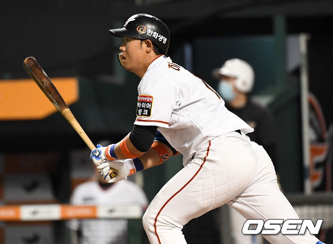 한화 하주석이 우중간 2루타를 날리고 있다. / dreamer@osen.co.kr