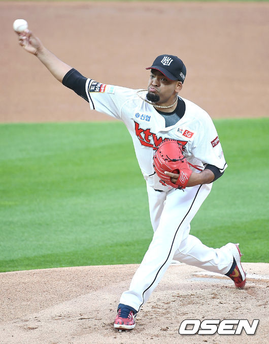 1회초 KT 데스파이네가 역투하고 있다. /youngrae@osen.co.kr