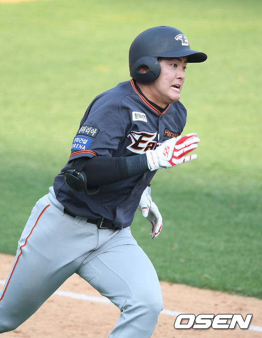 9회초 2사 1,2루 한화 임종찬이 1타점 적시타를 날리고 있다. / soul1014@osen.co.kr