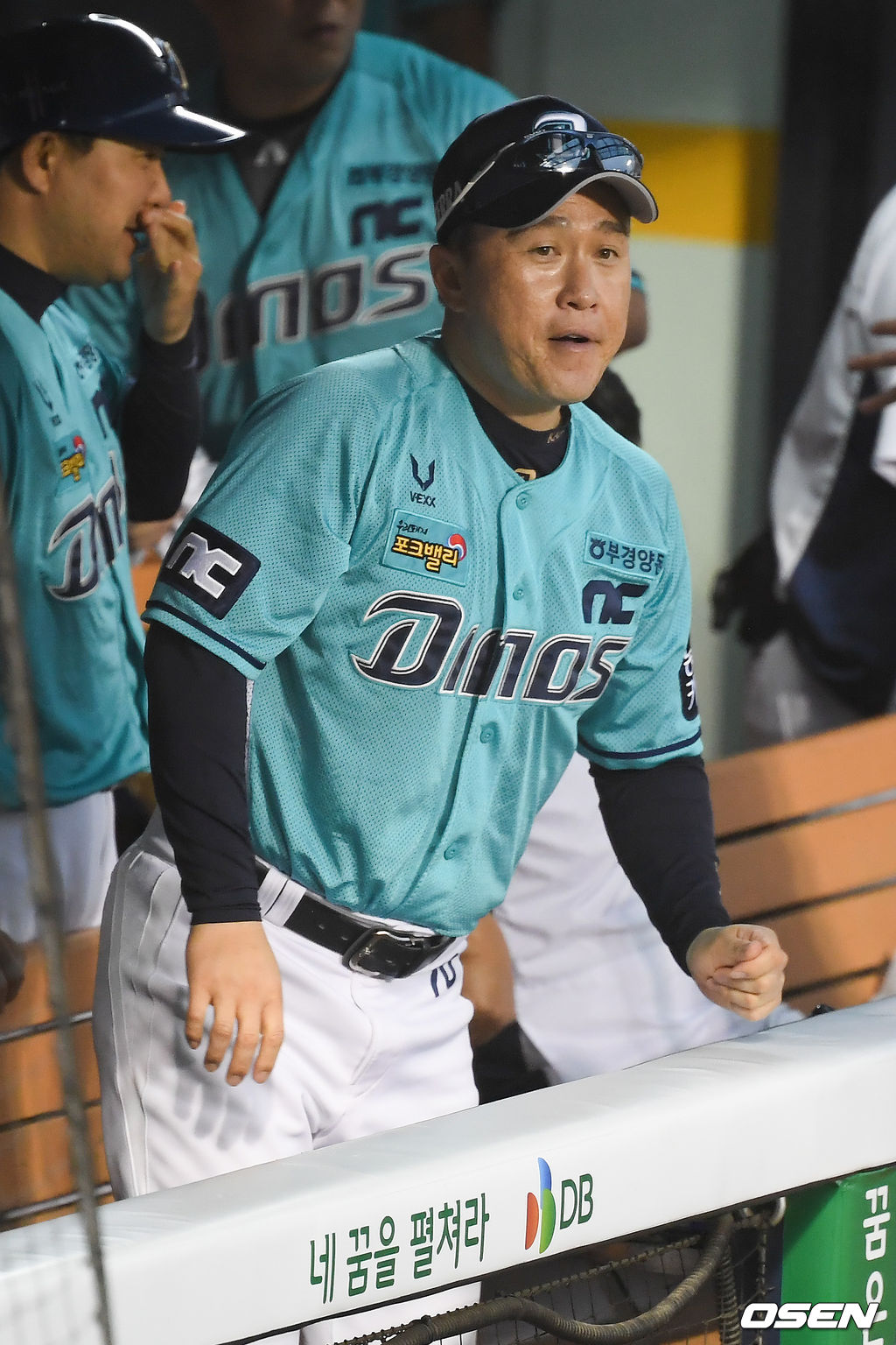 우천취소 후 NC 류중일 감독이 더그아웃을 빠져나가고 있다 / soul1014@osen.co.kr