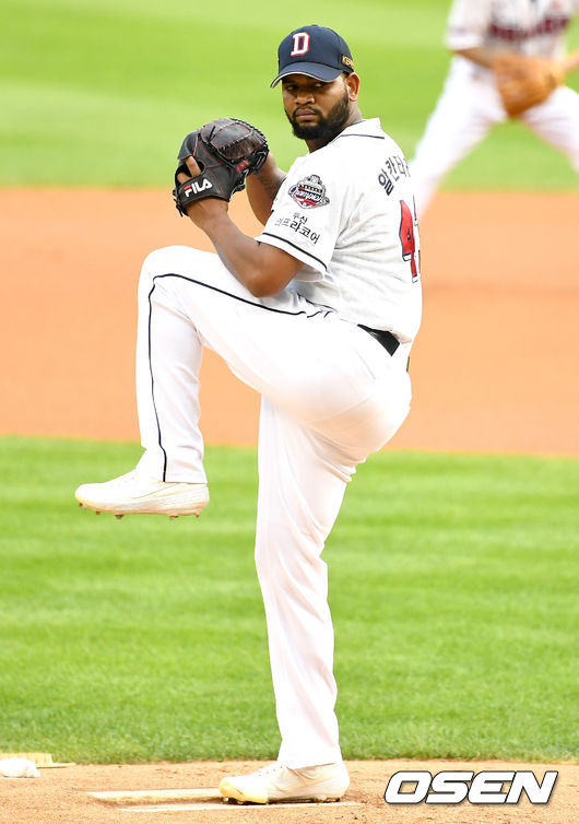 두산 선발 알칸타라가 힘차게 공을 뿌리고 있다. / dreamer@osen.co.kr