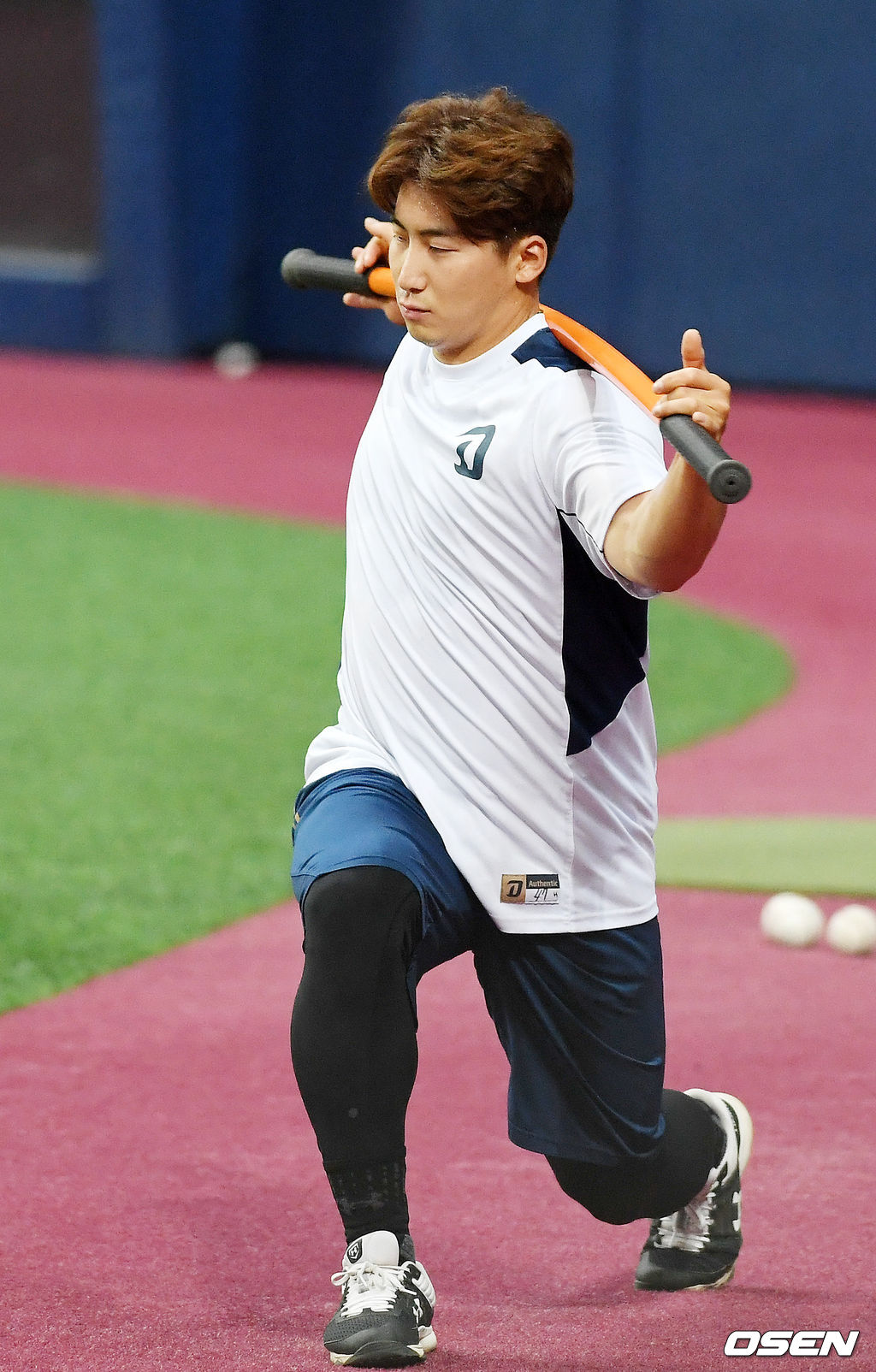 NC 나성범이 그라운드 위에서 봉을 들고 훈련을 하고 있다./ rumi@osen.co.kr