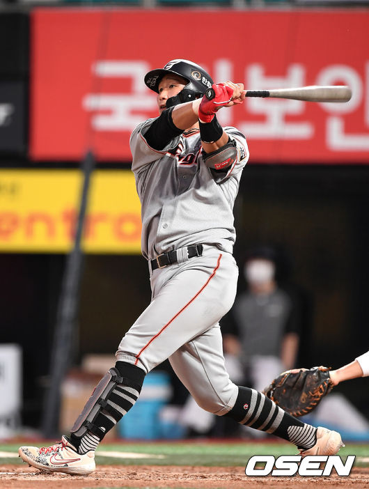 4회초 2사 2,3루 한화 이해창이 2타점 적시 2루타를 때려내고 있다. /youngrae@osen.co.kr