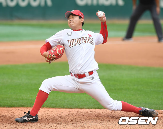 25일 오후 인천 SK행복드림구장에서 '2020 신한은행 SOL KBO리그' SK 와이번스와 두산 베어스의 경기가 열렸다.6회초 1사 SK 백승건이 역투하고 있다. /youngrae@osen.co.kr