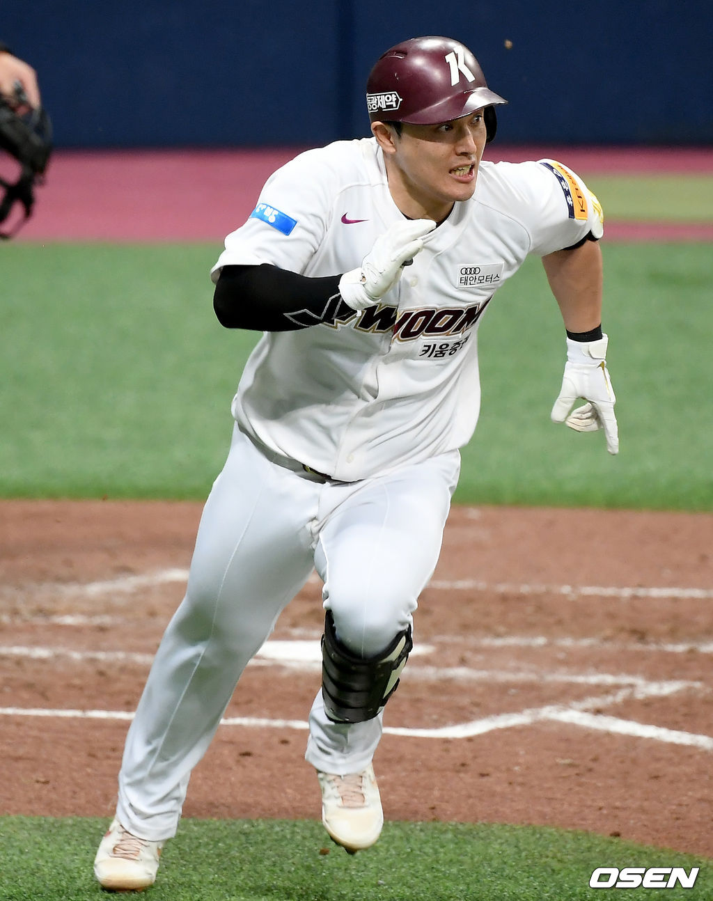 14일 서울 고척스카이돔에서 ‘2020 신한은행 SOL KBO리그’ 키움 히어로즈와 NC 다이노스의 경기가 열렸다.4회말 무사 1루 키움 박동원이 달아나는 1타점 적시 2루타를 날린 뒤 진루하고 있다./ks0919@osen.co.kr