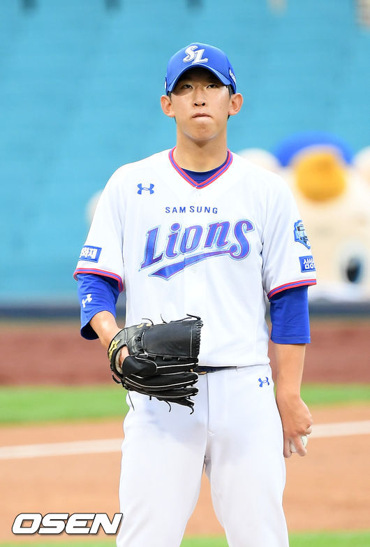 4일 오후 대구 삼성 라이온즈 파크에서 ‘2020 신한은행 SOL KBO리그’ 삼성 라이온즈와와 LG 트윈스의 경기가 열렸다.3회초 2사 주자 2루 LG 김현수에게 우중간 역전 1타점 적시 2루타를 허용한 삼성 선발 허윤동이 아쉬워하고 있다./ rumi@osen.co.kr