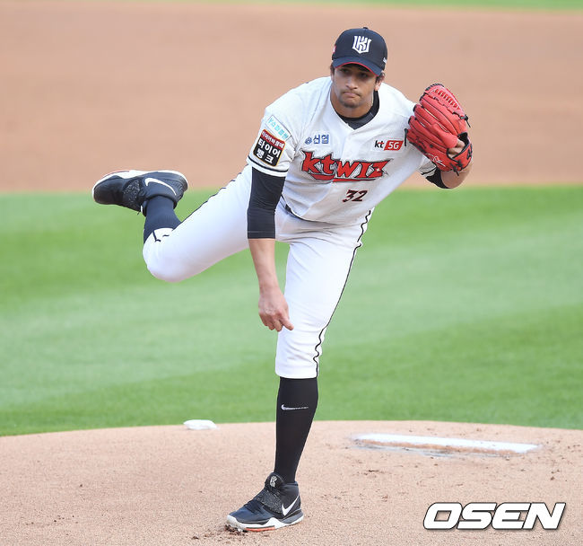 1회초 KT 쿠에바스가 역투하고 있다. /youngrae@osen.co.kr