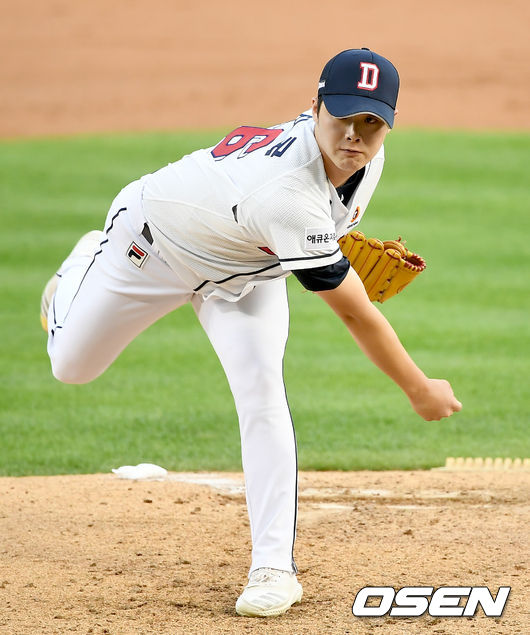 16일 오후 서울 잠실야구장에서 ‘2020 신한은행 SOL KBO 리그’ 두산 베어스와 SK 와이번스의 경기가 열렸다.2회초 두산 박치국이 마운드에 올라 힘차게 공을 뿌리고 있다 ./ksl0919@osen.co.kr