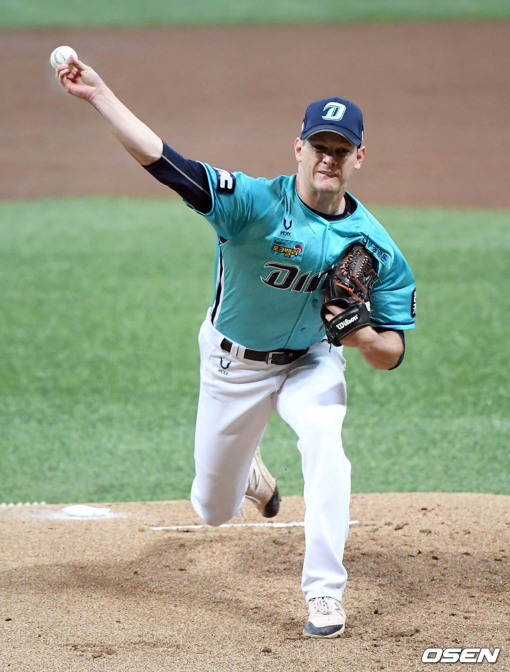 16일 오후 서울 고척스카이돔에서 ‘2020 신한은행 SOL KBO리그’ 키움 히어로즈와 NC 다이노스의 경기가 열렸다.1회말 마운드에 오른 NC 선발 루친스키가 공을 뿌리고 있다. /cej@osen.co.kr