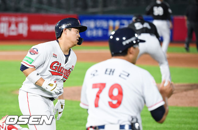 6회말 2사 2,3루 롯데 한동희가 역저 3점 홈런을 날리고 베이스를 돌고 있다. / soul1014@osen.co.kr