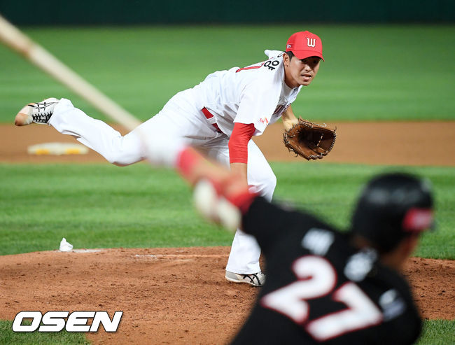 6회초 마운드에 오른 SK 이태양이 힘차게 공을 뿌리며 이닝을 마무리 하고 있다./ rumi@osen.co.kr