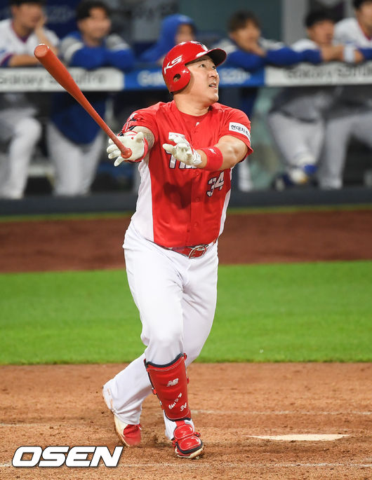 9회초 2사 1,3루 KIA 최형우가 역전 3점 홈런을 날리고 있다. 최형우는 이 홈런으로 13년연속 두자릿수 홈런을 기록했다. / soul1014@osen.co.kr