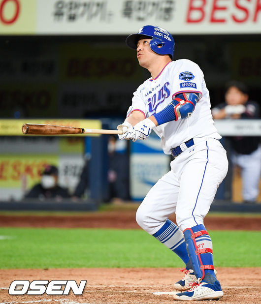 17일 오후 대구삼성라이온즈파크에서 KBO리그 삼성 라이온즈와 롯데 자이언츠의 경기가 진행됐다.5회말 2사 3루 삼성 강민호가 2점 홈런을 날리고 있다. /  soul1014@osen.co.kr