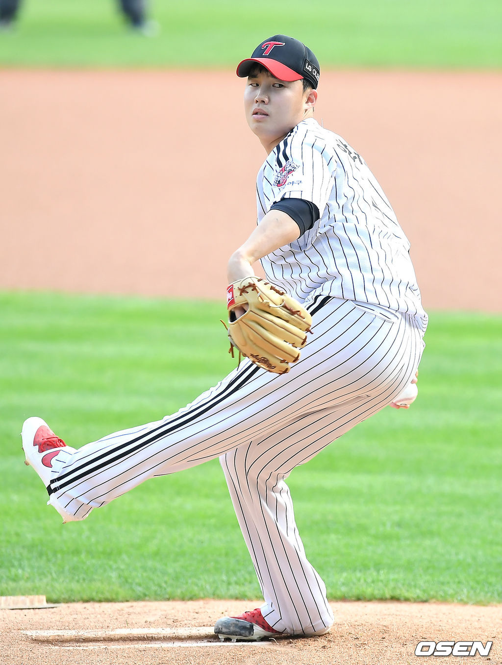 1회초 LG 임찬규가 역투하고 있다. /youngrae@osen.co.kr
