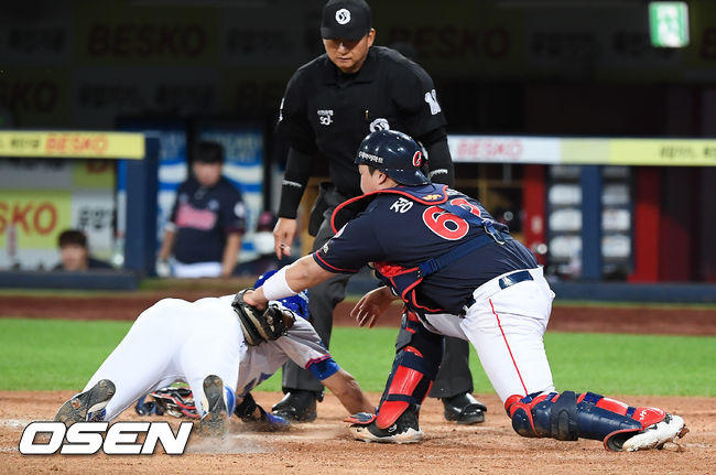 8회말 1사 1,3루 삼성 김지찬의 희생플라이때 3루 주자 박해민이 홈태그업 시도해 득점 올리고 있다/ soul1014@osen.co.kr