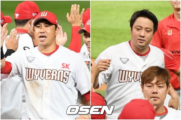 17일 키움과의 경기에서 승리한 뒤 SK 김강민(왼쪽)과 채태인이 동료들과 하이파이브를 하고 있다./ rumi@osen.co.kr
