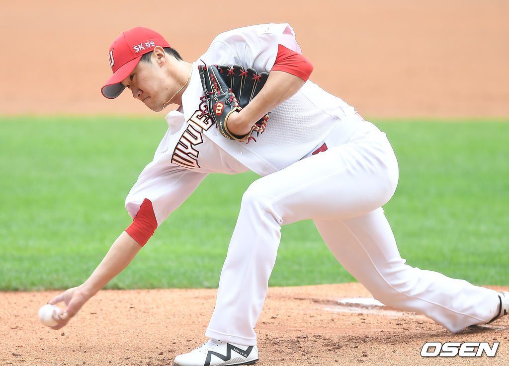 SK 박종훈이 역투하고 있다. /youngrae@osen.co.kr