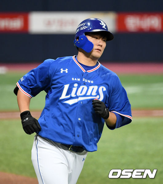 8회초 1사 1루에서 삼성 이성곤이 좌전 안타를 치고 그라운드를 달리고 있다. /sunday@osen.co.kr