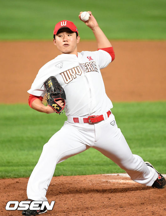 5회초 마운드에 오른 SK 김정빈이 힘차게 공을 뿌리고 있다./ rumi@osen.co.kr