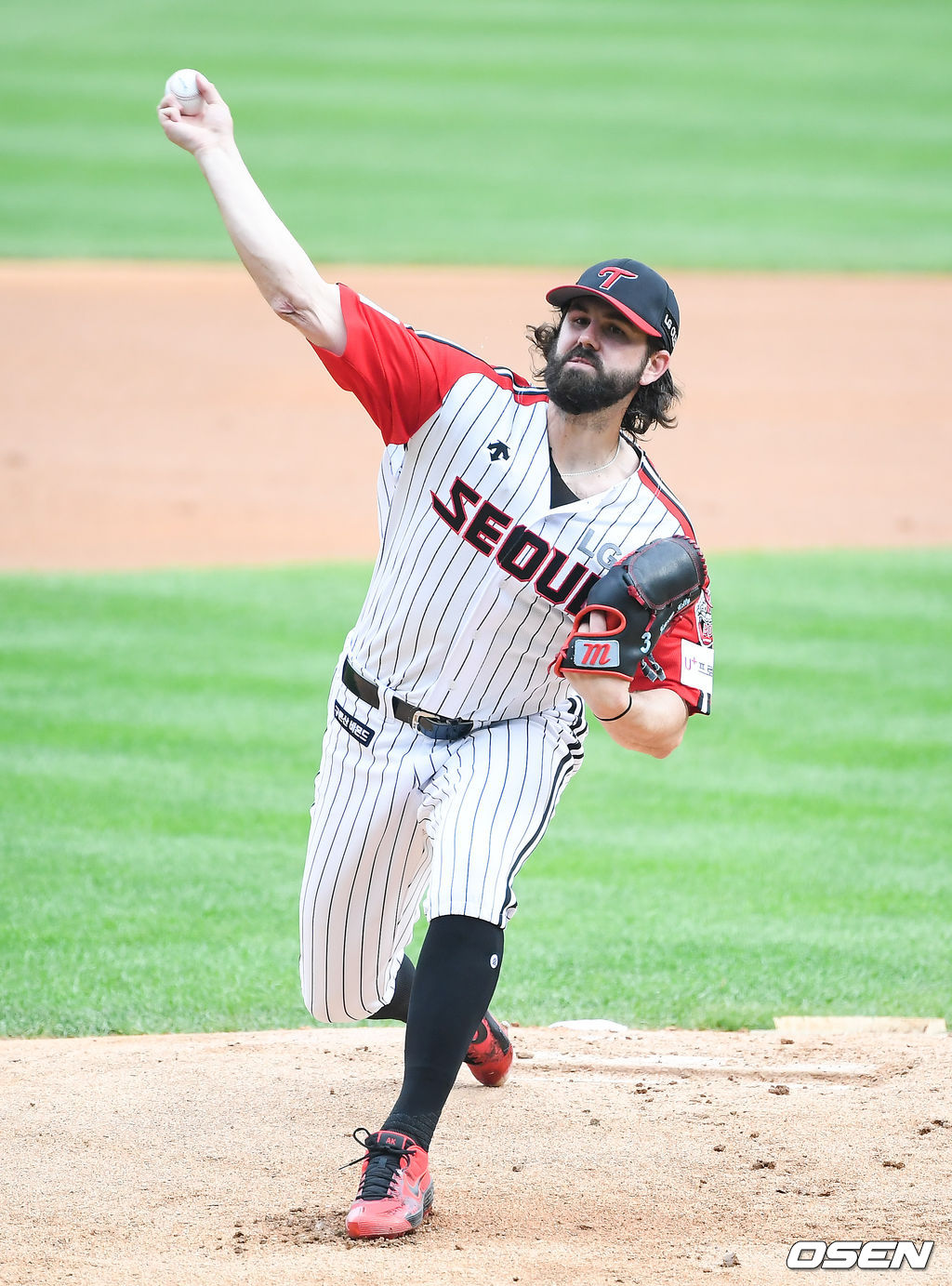 1회초 LG 선발투수 켈리가 역투하고 있다. / soul1014@osen.co.kr